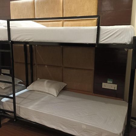 The Bunkk Inn Hotel & Restaurant ムスーリー エクステリア 写真