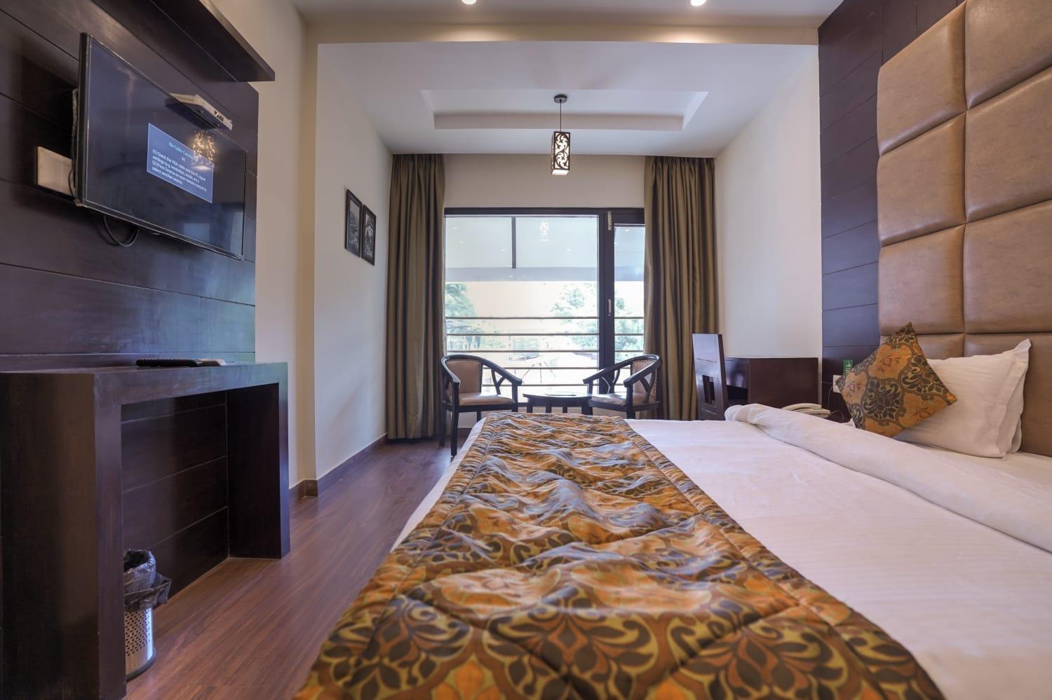 The Bunkk Inn Hotel & Restaurant ムスーリー エクステリア 写真