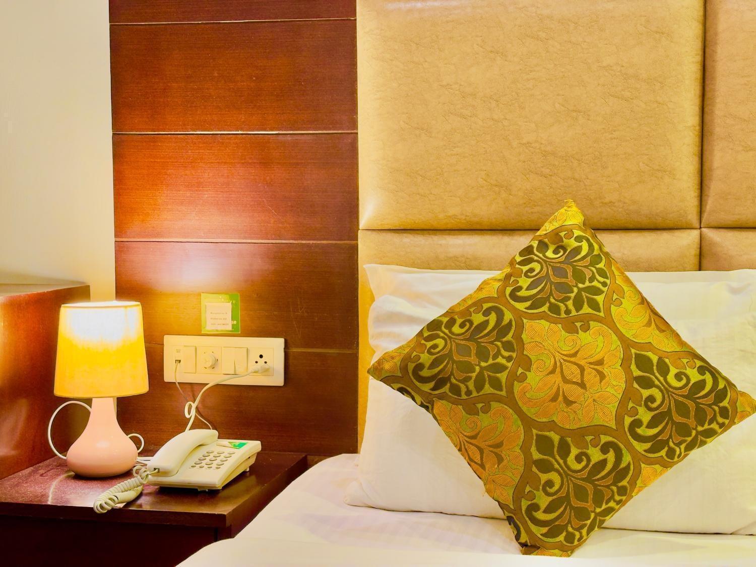 The Bunkk Inn Hotel & Restaurant ムスーリー エクステリア 写真