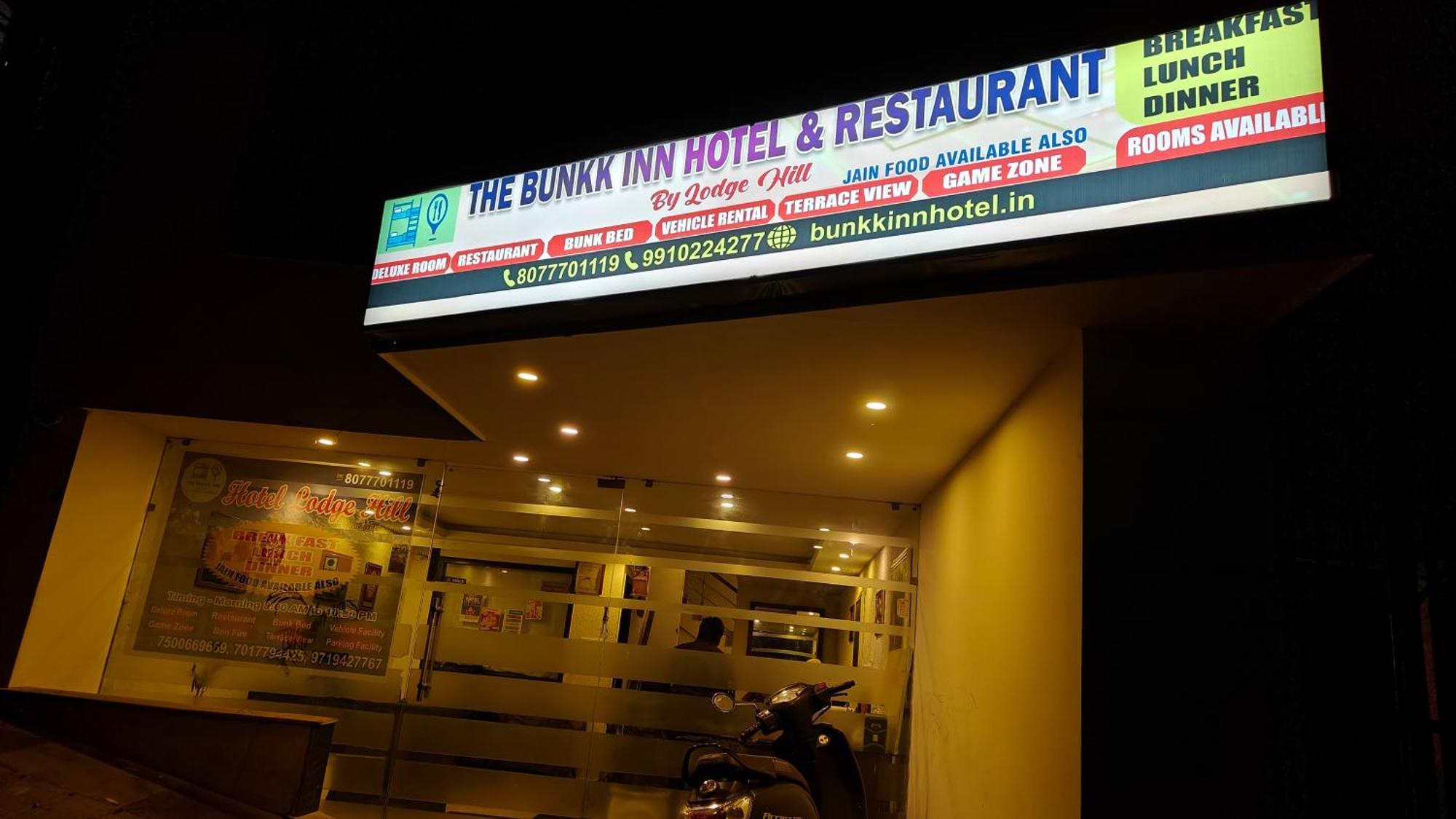 The Bunkk Inn Hotel & Restaurant ムスーリー エクステリア 写真